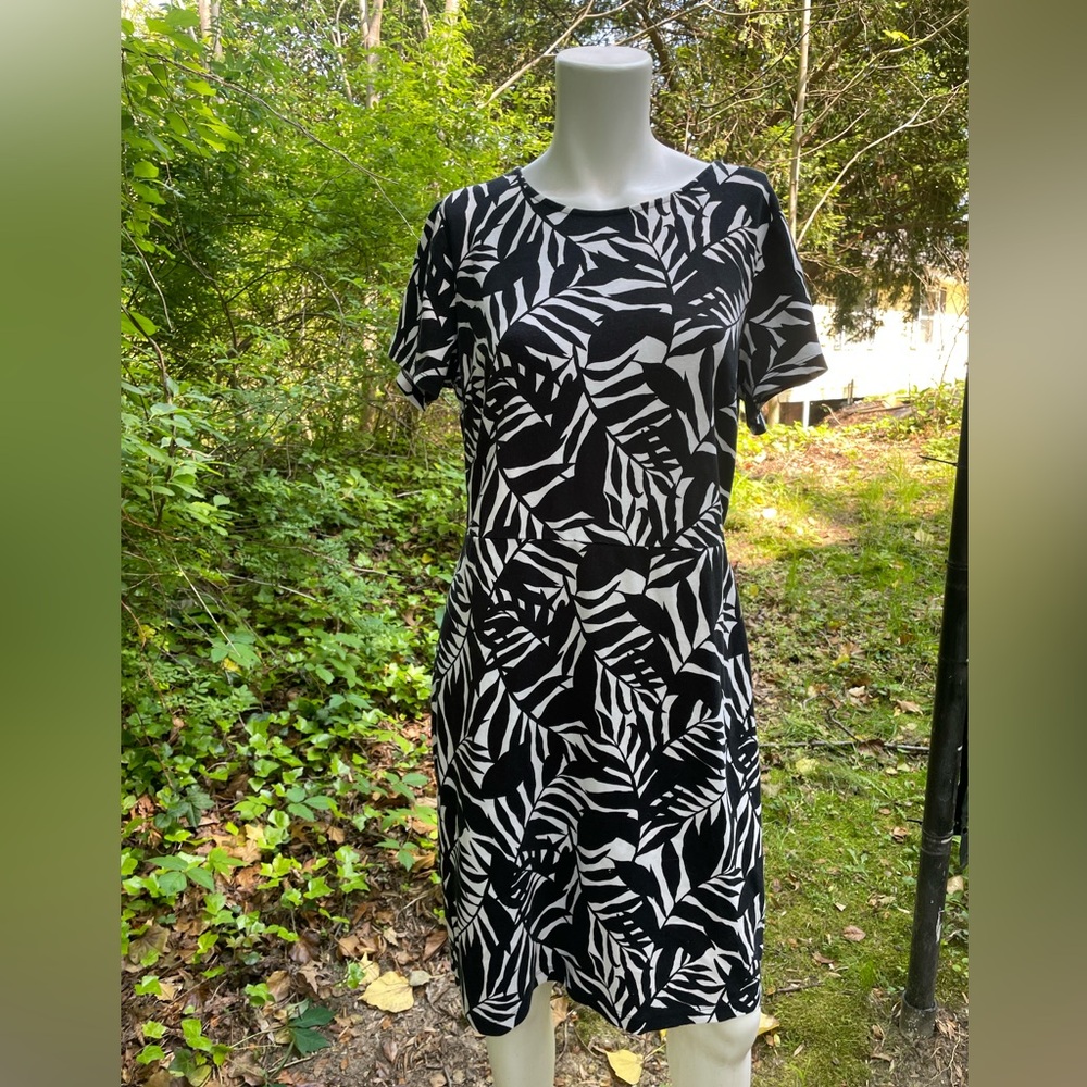 Old Navy L Large Soft Black and White Leaf Print Dress Midi Back Zip